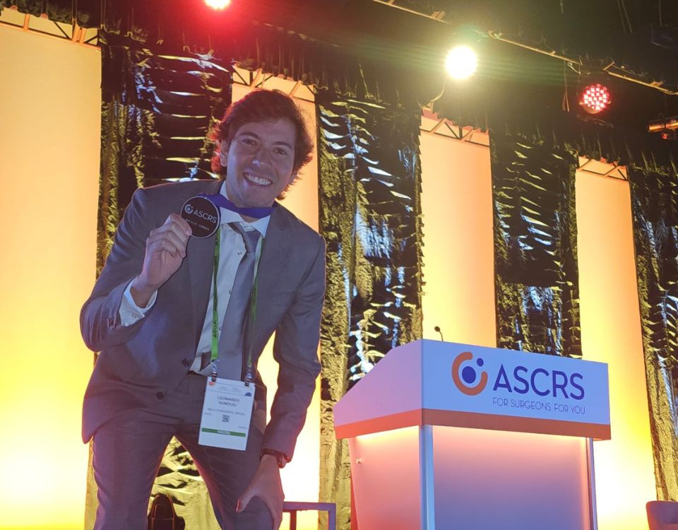 Médico mineiro é premiado por técnica inovadora de transplante de córnea durante maior congresso mundial de oftalmologia