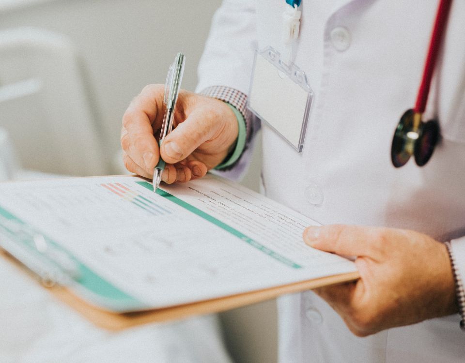 Judicialização contra planos de saúde cresce e pressiona sistema de atendimento