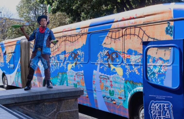 Projeto Arte pela Via realiza encontro com artistas responsáveis por obras em ônibus da RMBH 
