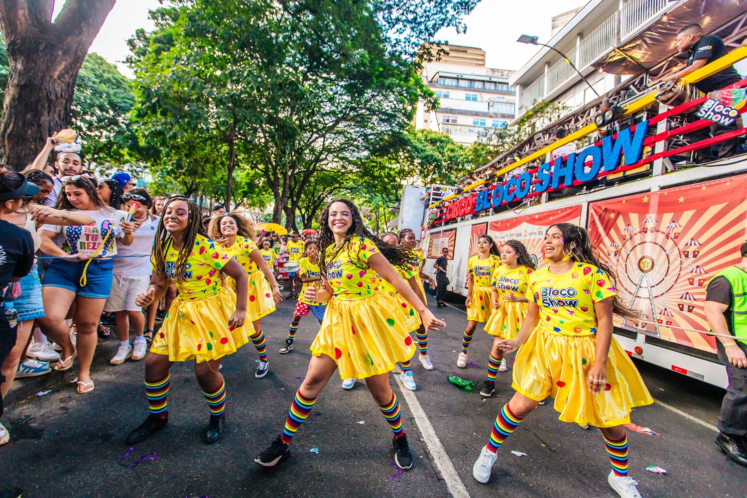 Mais de 120 jovens das periferias de BH formam a bateria do Bloco Show no domingo de carnaval