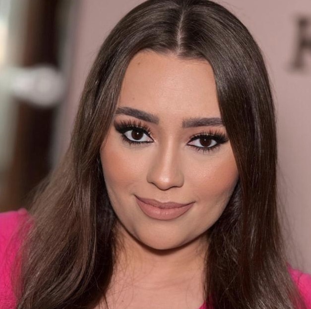 Jornalista Bruna Rezende lança livro que reúne escritos de diferentes fases da vida em Belo Horizonte