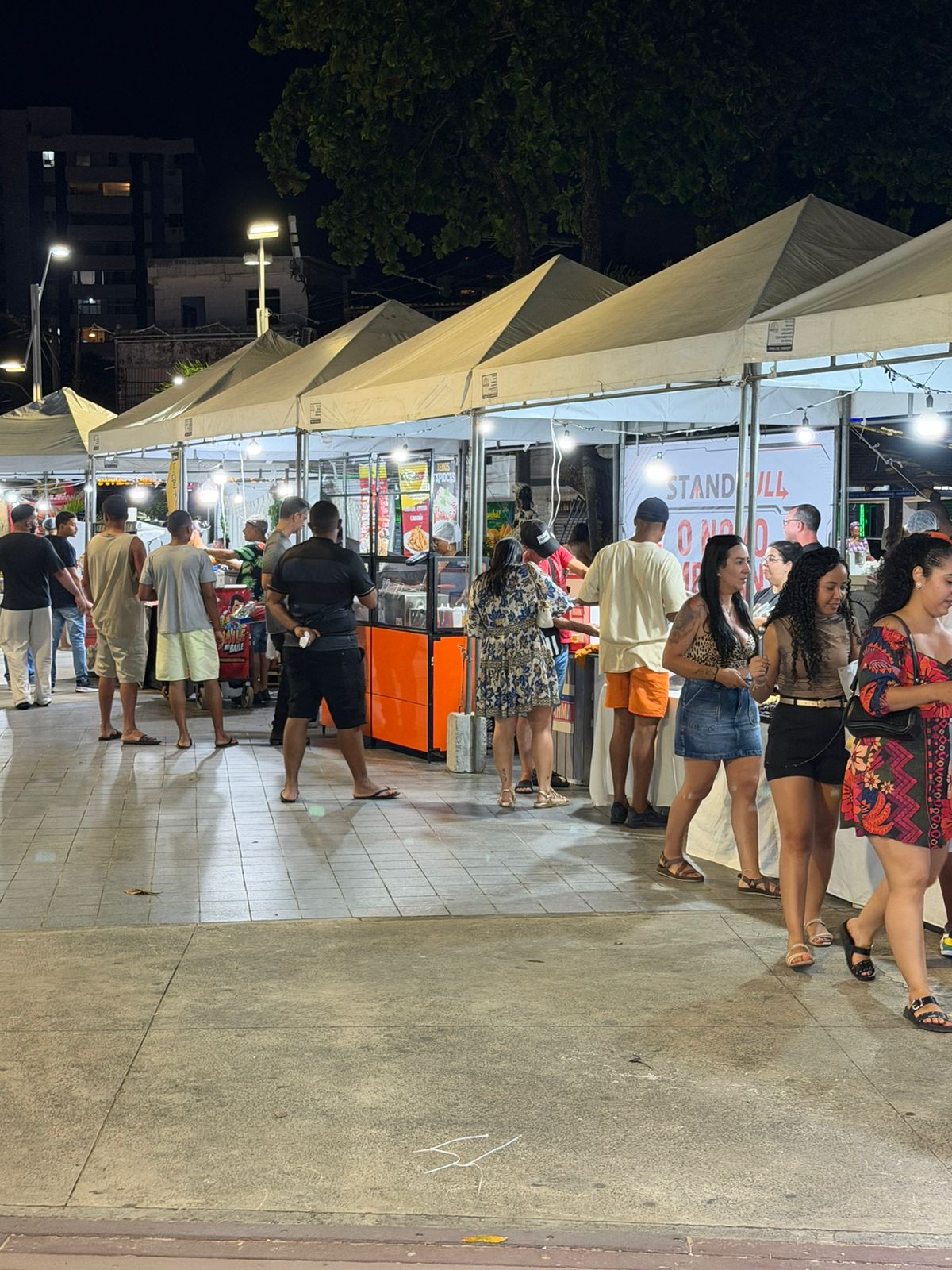 Feira de Variedades ocupa Praça da Sé e reacende debate sobre feiras de rua em Salvador