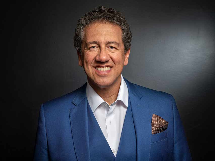 Altemar Dutra Jr. homenageia Frank Sinatra em concerto com a SP Pop’s Big Band no Teatro B32