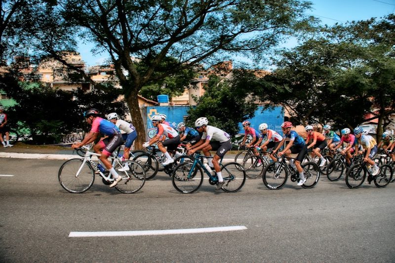 CRIA Cycling une desempenho e formação para construir espaço no esporte nacional